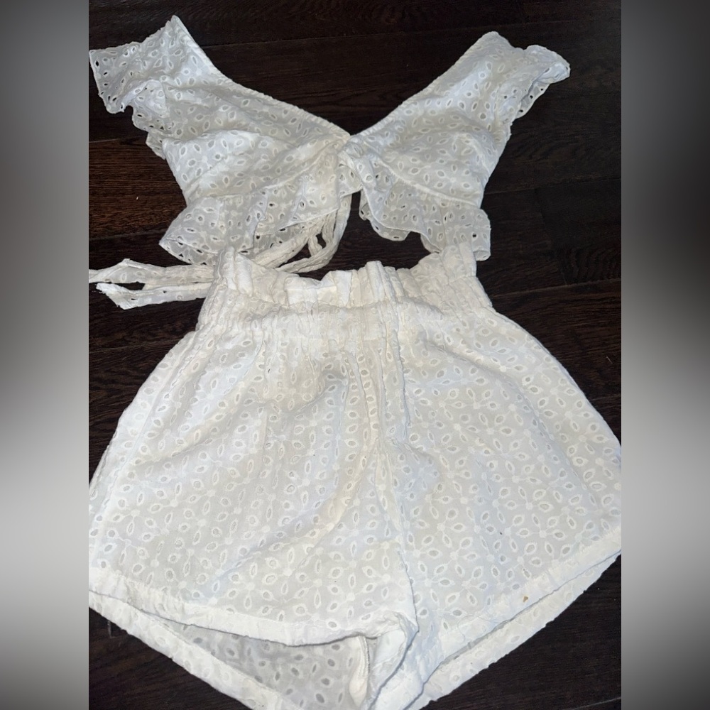 Shabby chic eyelet top & shorts set - Picture 4 of 7